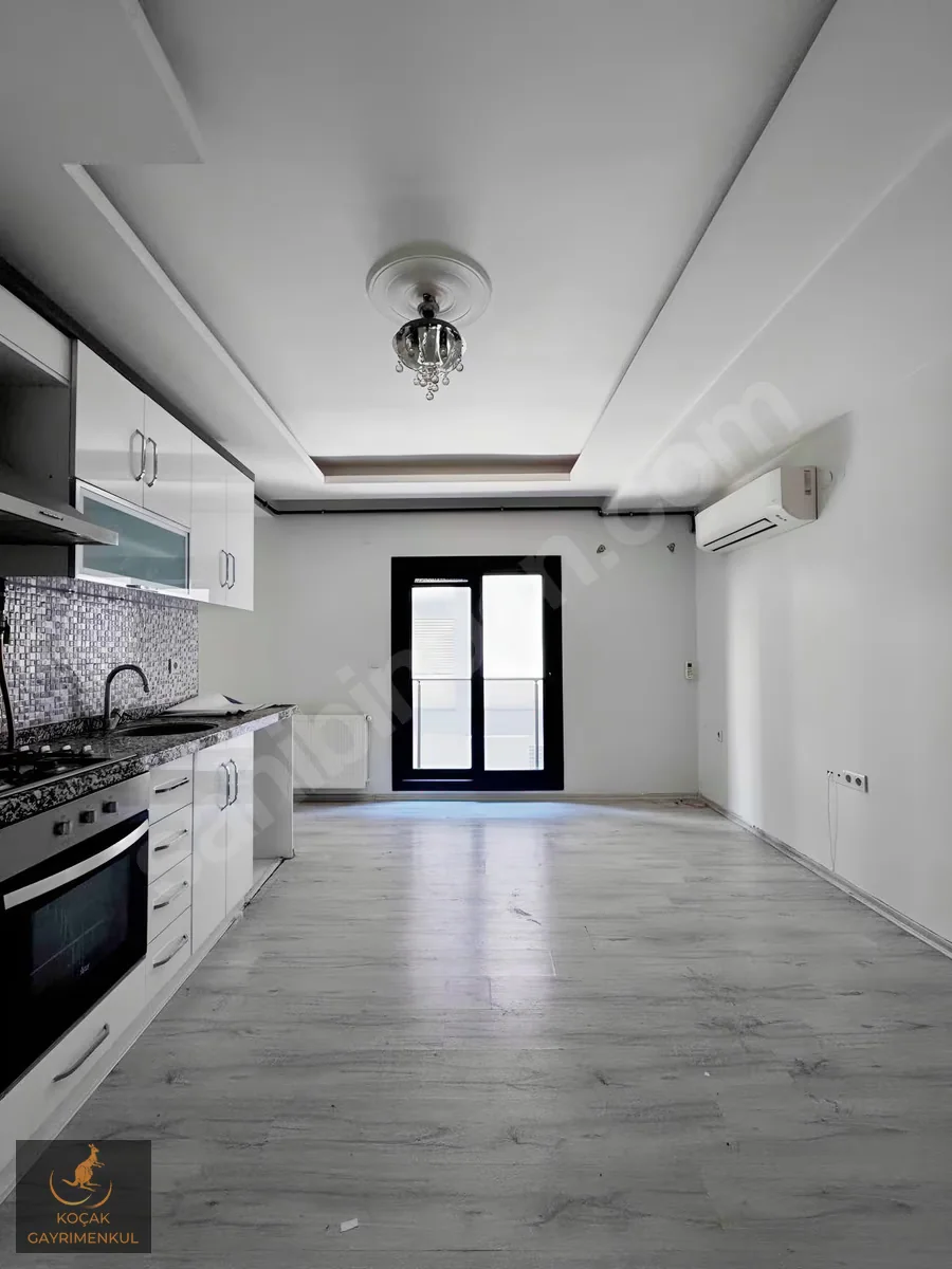 Bostanlı'da satılık 2+1 daire · fotoğraf 1