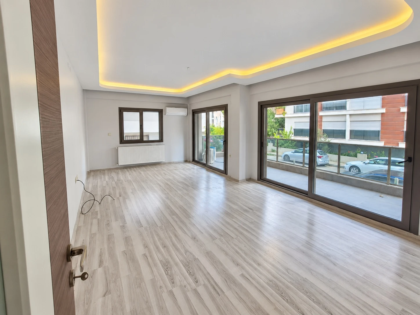 BOSTANLI MERKEZDE YENİ BİNA KÖŞE DAİRE ⁨⁨3+1⁩⁩ SATILIK.KOÇAK EMLAK · fotoğraf 2
