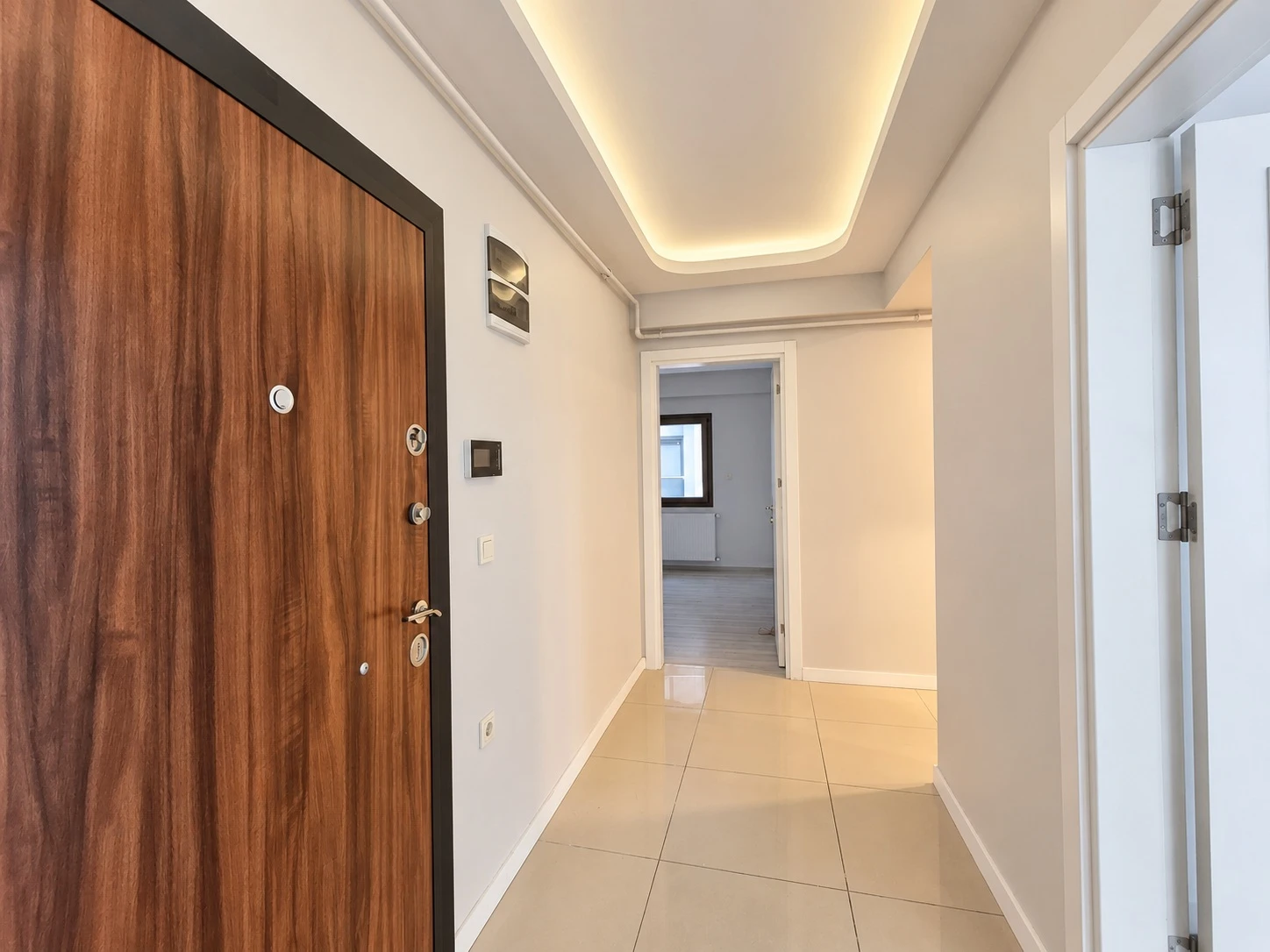 BOSTANLI MERKEZDE YENİ BİNA KÖŞE DAİRE ⁨⁨3+1⁩⁩ SATILIK.KOÇAK EMLAK · fotoğraf 1
