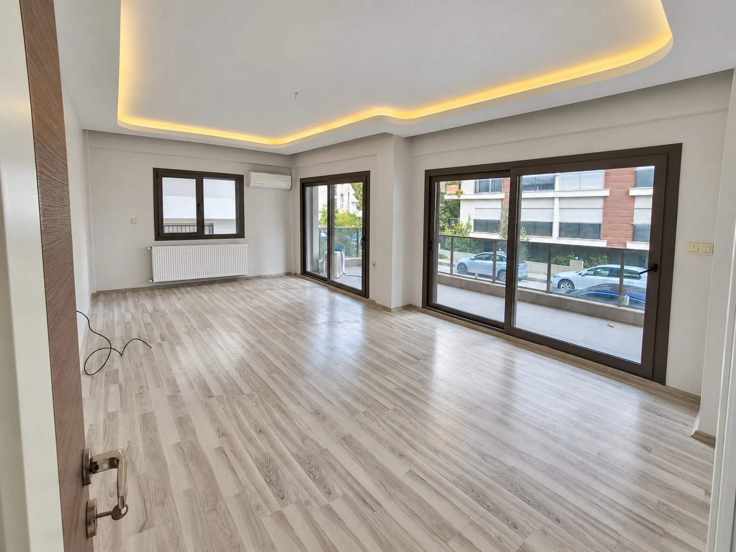 BOSTANLI MERKEZDE YENİ BİNA KÖŞE DAİRE ⁨⁨3+1⁩⁩ SATILIK.KOÇAK EMLAK · fotoğraf 3